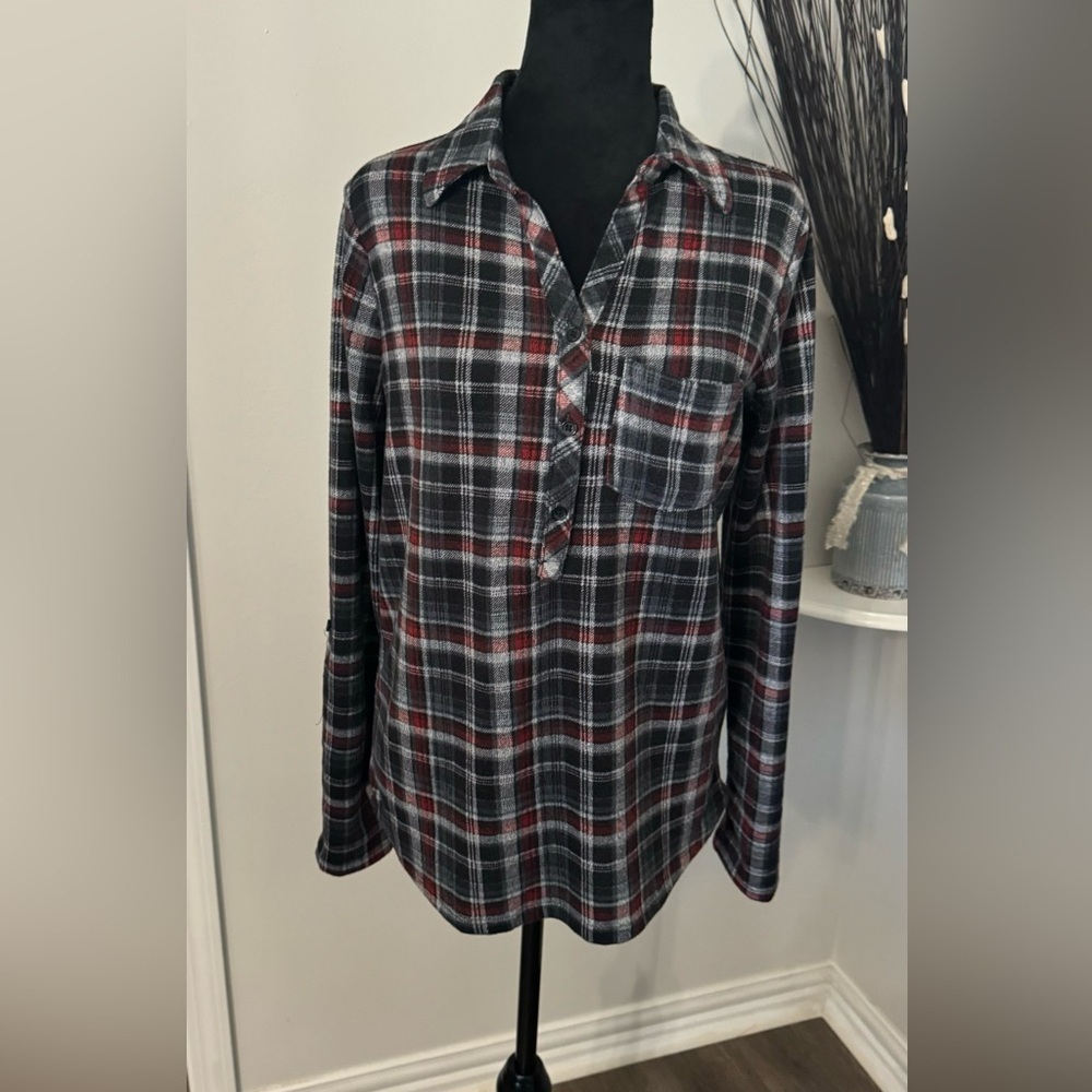 Katie Park comfy chic Loggin look flannel shirt for women in size small - Picture 2 of 11